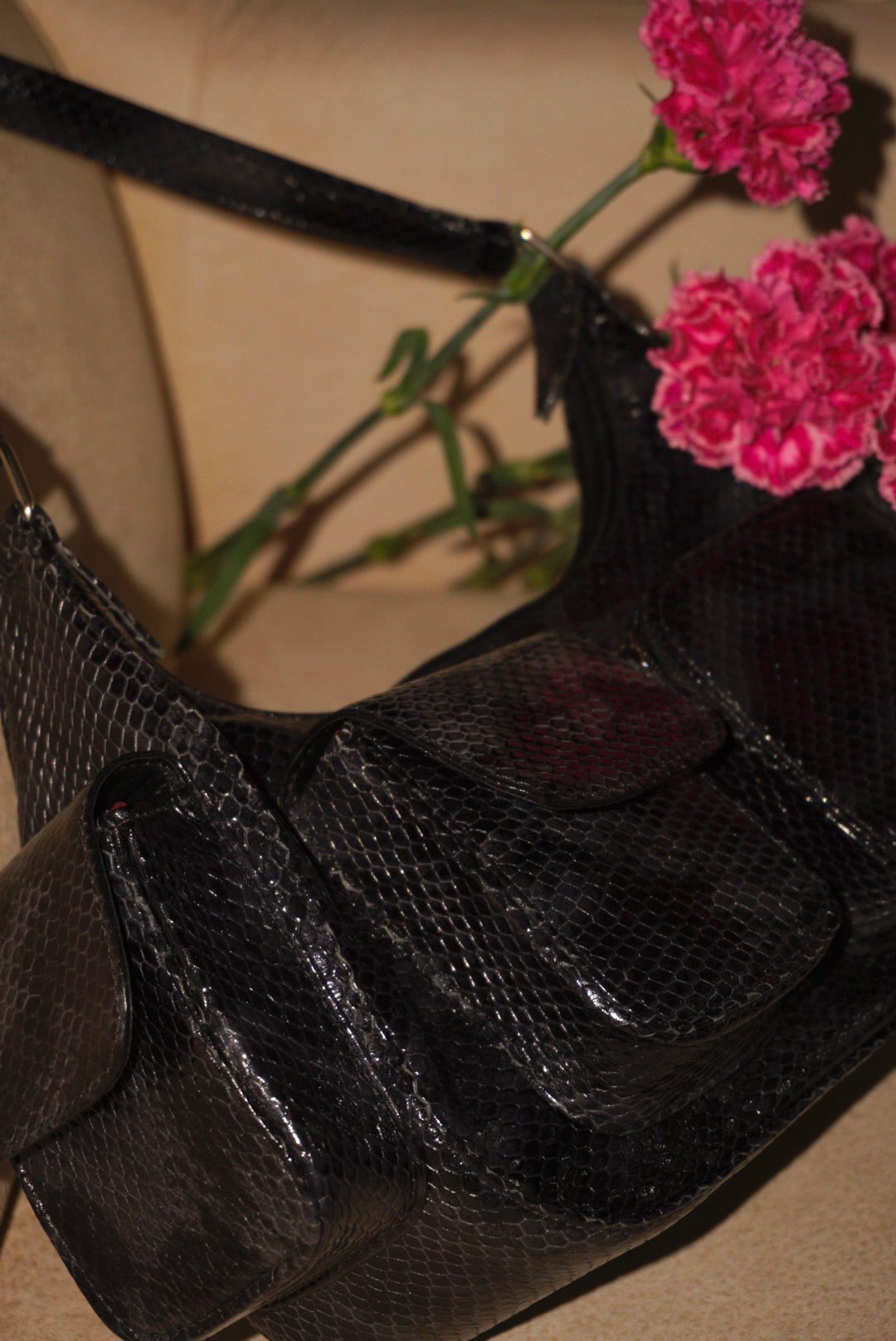 BOLSO DOÑA CARMEN NEGRO TEXTURA - CUERO GENUINO