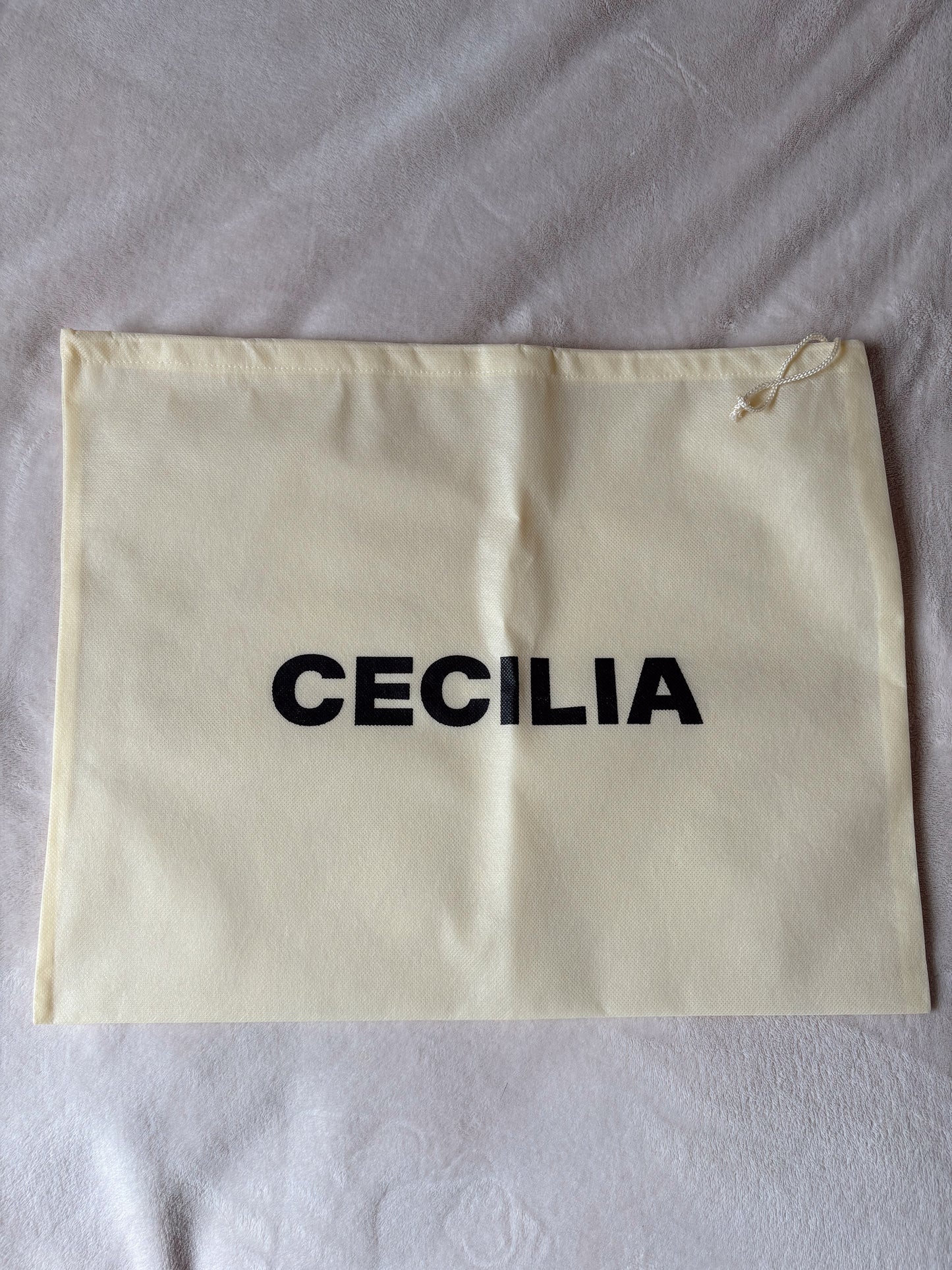 CUBREPOLVO CECILIA - KAMBRE MARFIL 50 X 39 cm