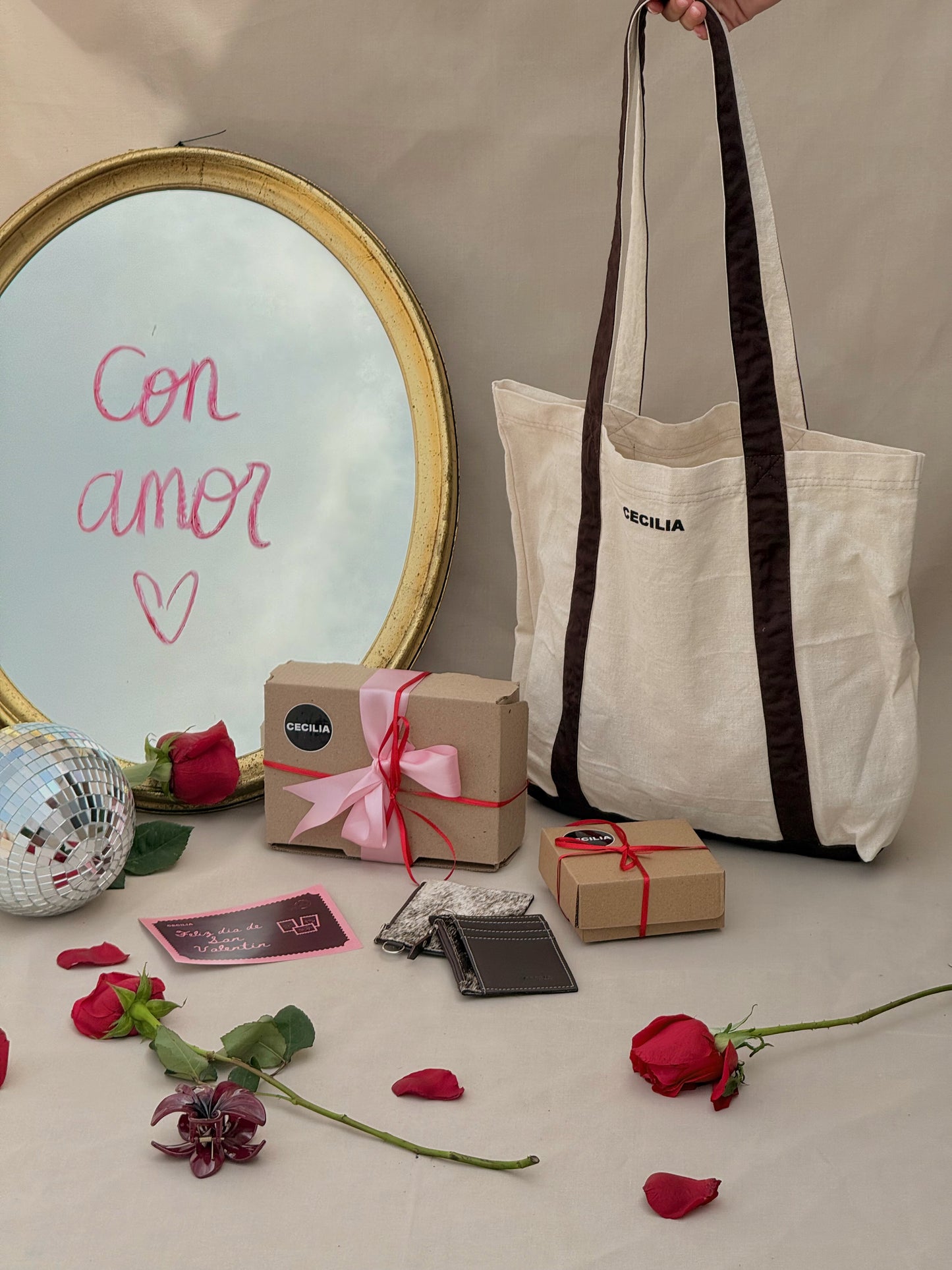 COMBO AMIGAS - TARJETERO + TOTE BAG + LLAVERO SORPRESA