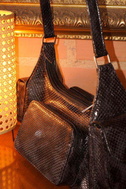 BOLSO DOÑA CARMEN NEGRO TEXTURA - CUERO GENUINO